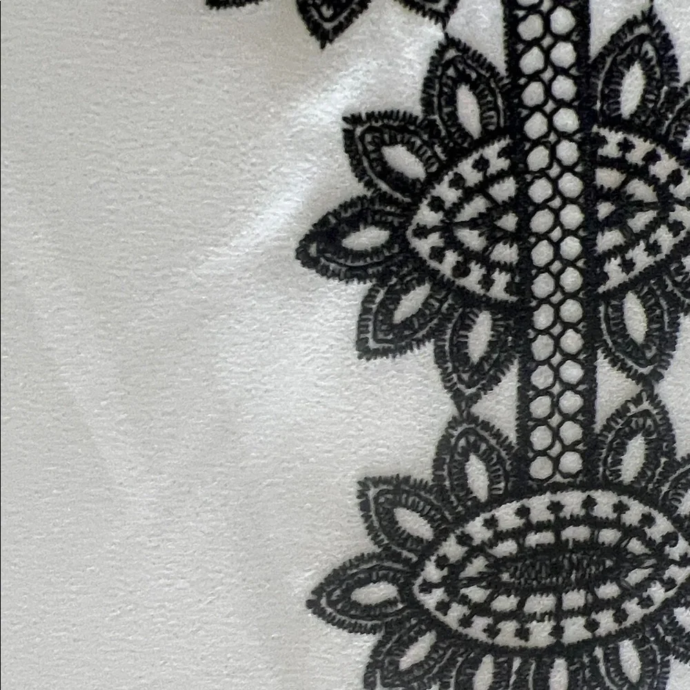 White House Black Market white Top with Black Detailing - Picture 7 of 11